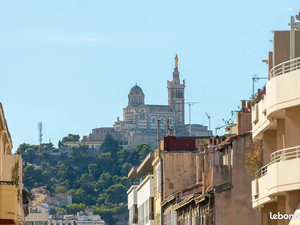Superbe T3 refait à neuf proximité métro baille avec balcon