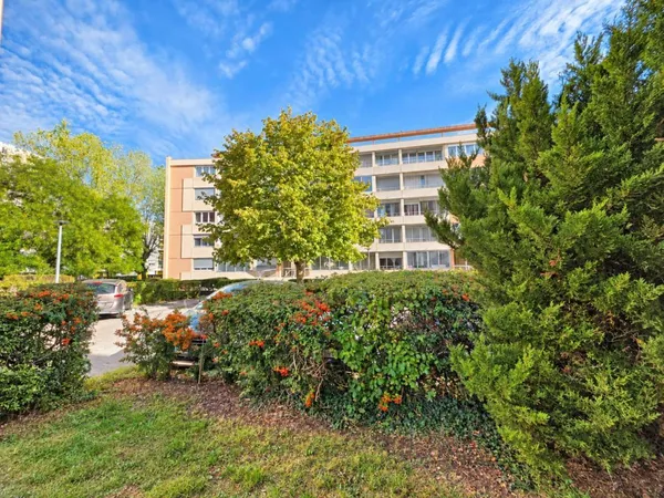 CHENÔVE - Appartement T4 lumineux avec balcon et cave