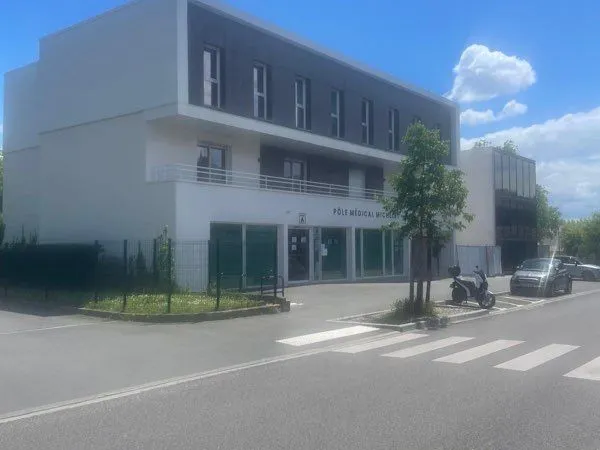 A VENDRE OU A LOUER DANS POLE MEDICAL RECENT, BORDEAUX CAUDERAN CENTRE, Cabinets médicaux neufs 24 à