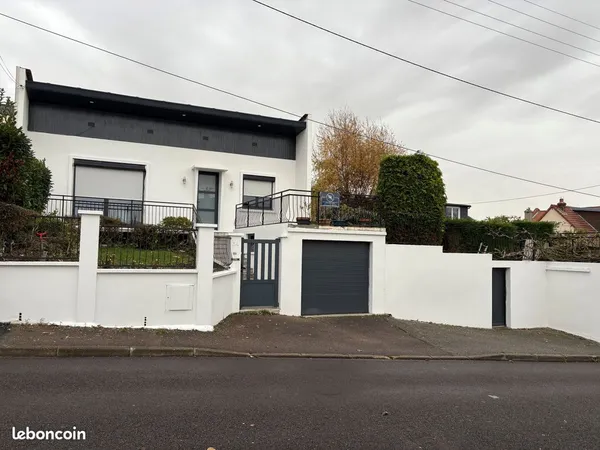 Maison rénovée de 73.23 m² avec garage, jardin et dépendance