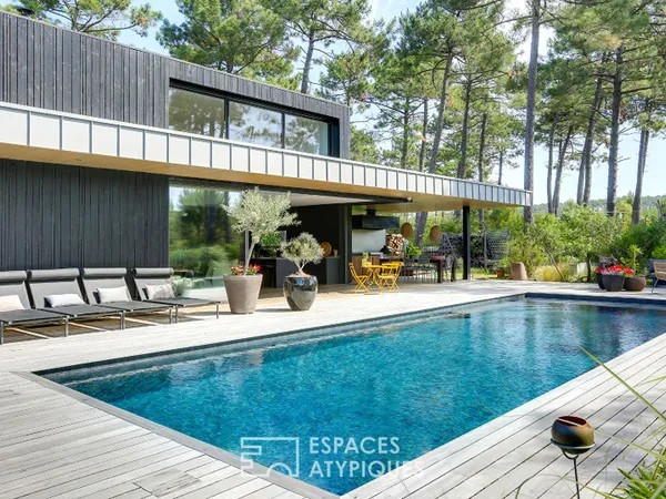 L'immersion sauvage : villa contemporaine entre forêt et océan
