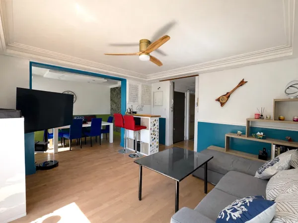 Appartement avec garage, balcon et cave .Proche remparts d'Avignon