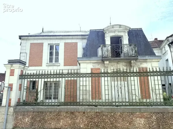 Maison, style Napoléon III, de 153 m2 et une maison de 314 m2 à rénover