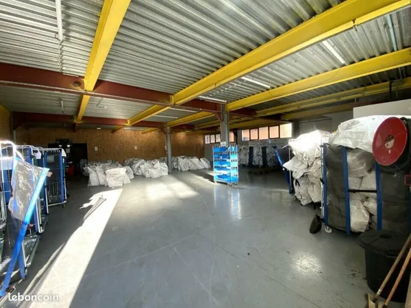 ENTREPOT - LOGISTIQUE 539 m² CARROS