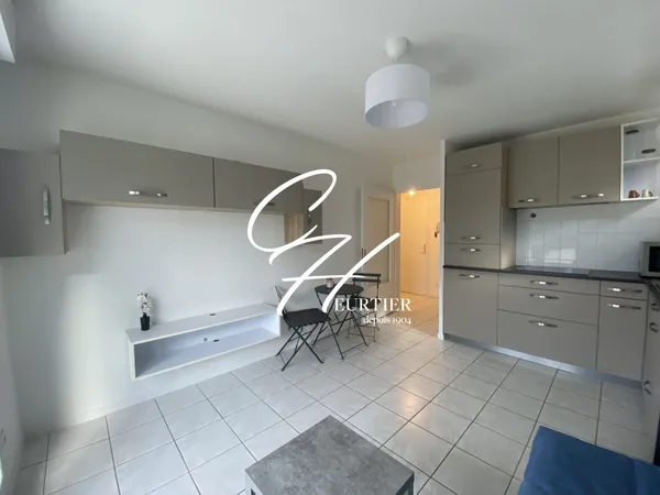 MAGNIFIQUE T1 MEUBLE DANS COPROPRIETE DE STANDING