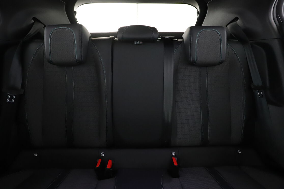 Peugeot 2008 1.5 Blue-HDi Allure Pack EAT8 — photo 14