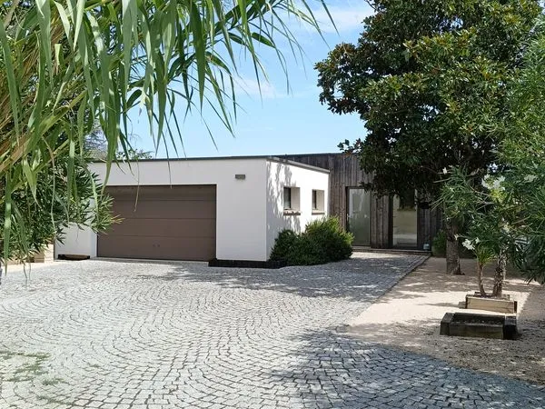 Maison contemporaine d'architecte 152 m² - 2016 - RT 2012 - Terrain 638 m² - 509 000