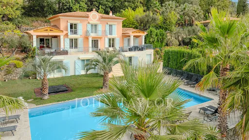 Villa 9 pièces 390 m²