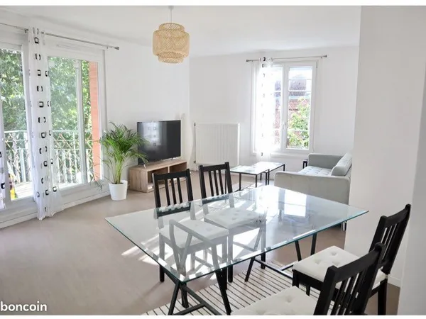 Lille - Spacieux 3 pièces 72 m², lumineux avec balcon, vue dégagée à 5 mn à pied du métro