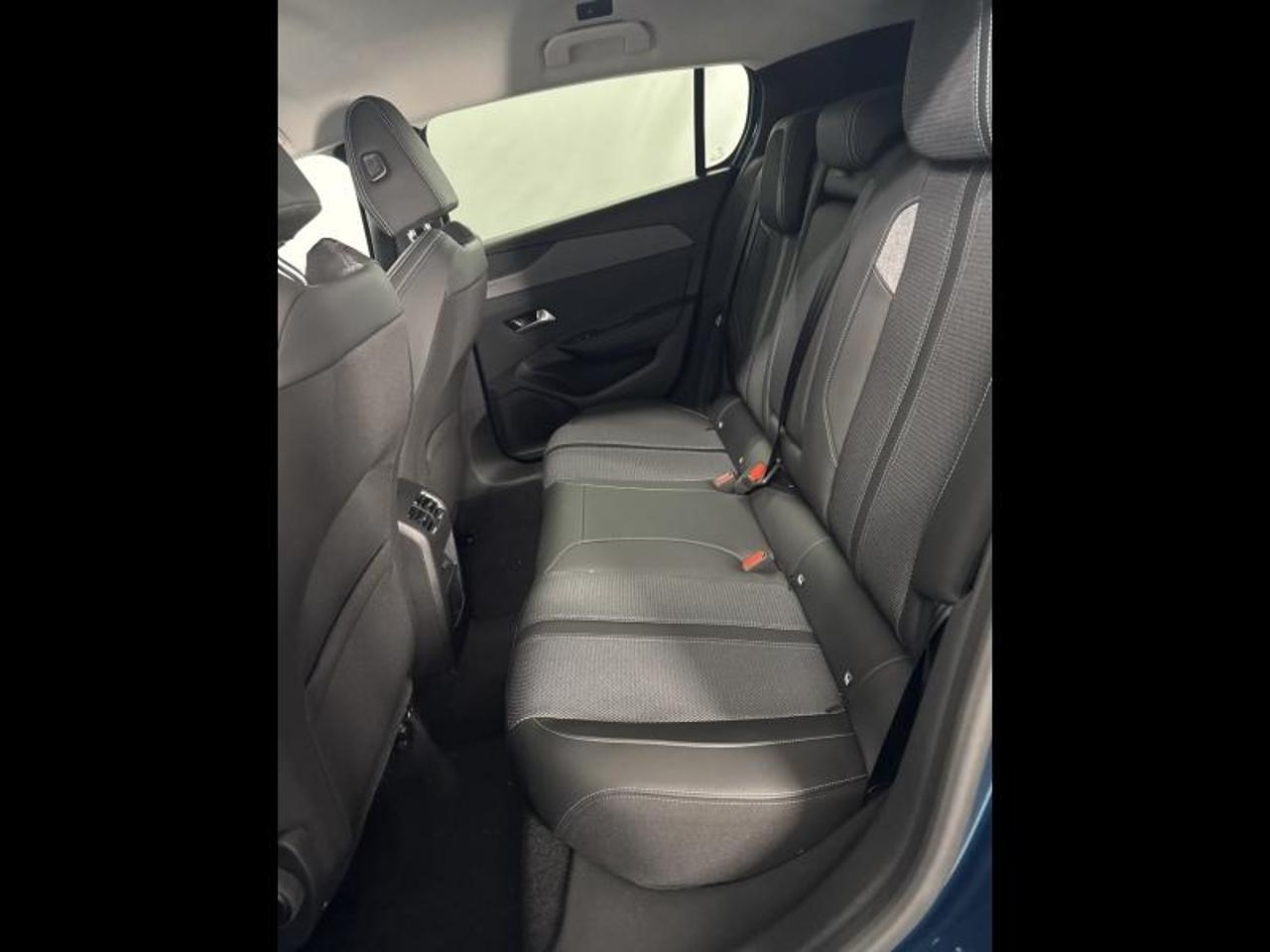 Peugeot 308 phev 180ch allure e-eat8 — photo 9
