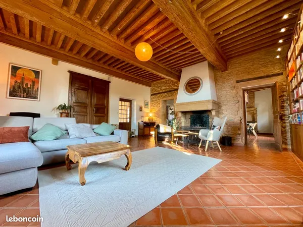 Ancien prieuré rénové - résidence de standing et gîte