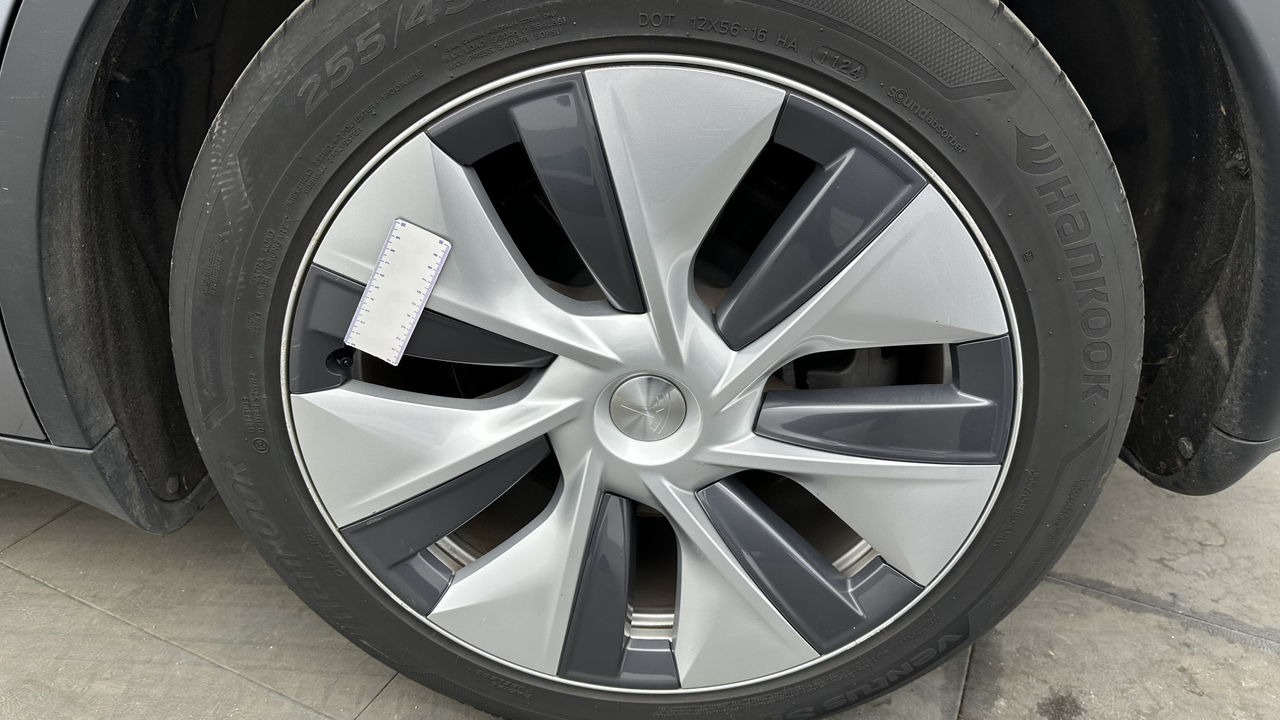 Tesla MODEL Y Standard RWD — photo 35