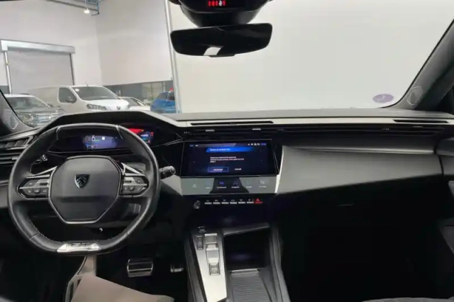 Peugeot 308 phev 180 e-eat8 — photo 9