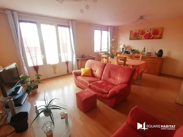 CHOLET - QUARTIER GARE - Appartement de 69 m² avec 2 ch, garage et balcon avec vue dégagée !