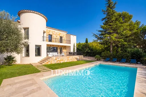 Villa 8 pièces 324 m²