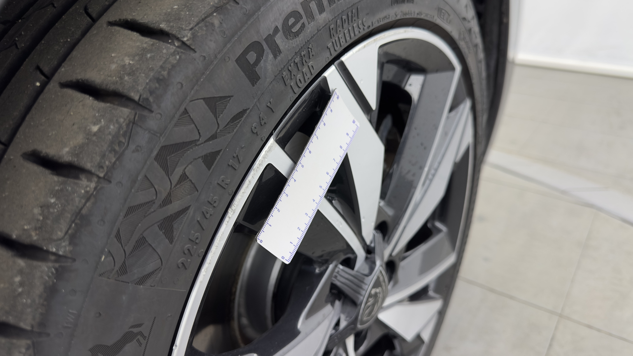 Peugeot 308 SW PHEV 180 e-EAT8 — photo 37