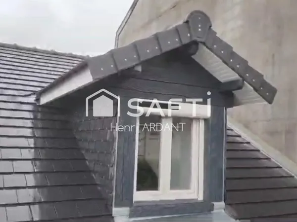 Maison de ville ATYPIQUE avec plein de possibilités !