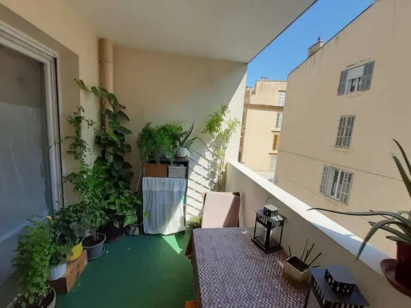 STUDIO PREFECTURE TERRASSE