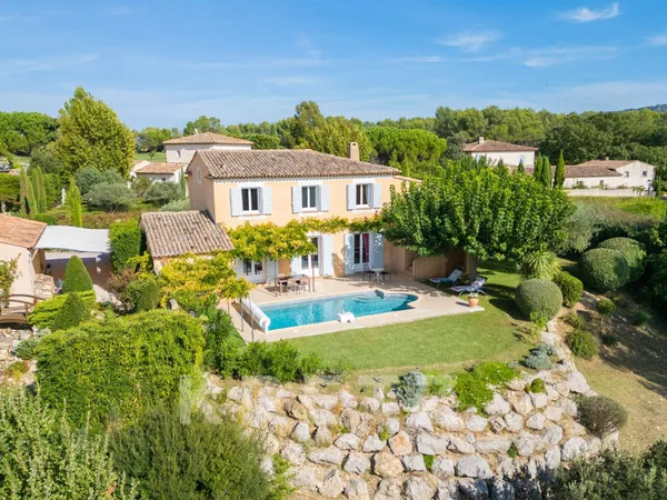 Villa au coeur du Golf international de Pont Royal