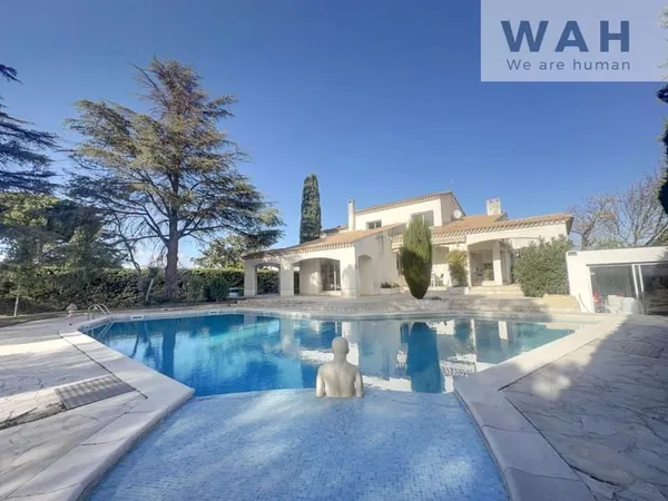 Maison 5 pièces 220 m²