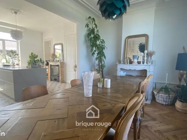 Maison 7 pièces 275 m²