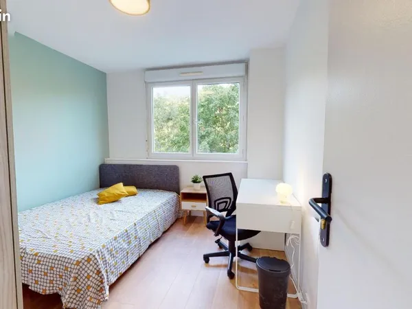 Chambre 7 pièces 87 m²