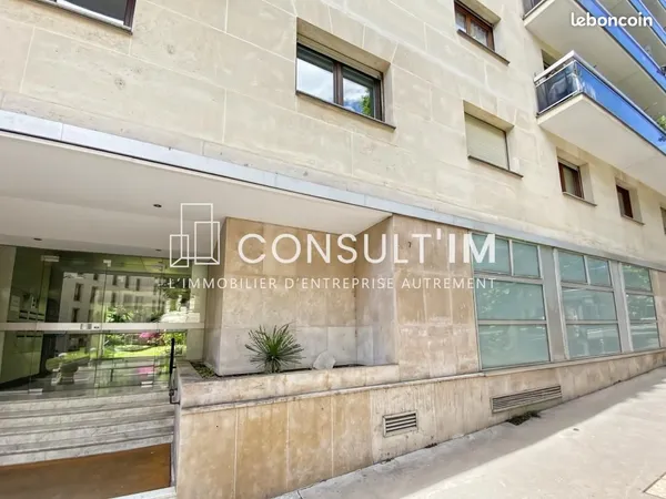 Bureaux 196 m²