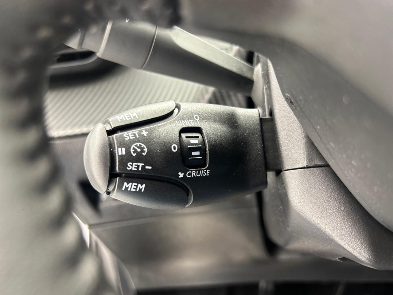 Peugeot 208 100 s&s bvm6 business — photo 19