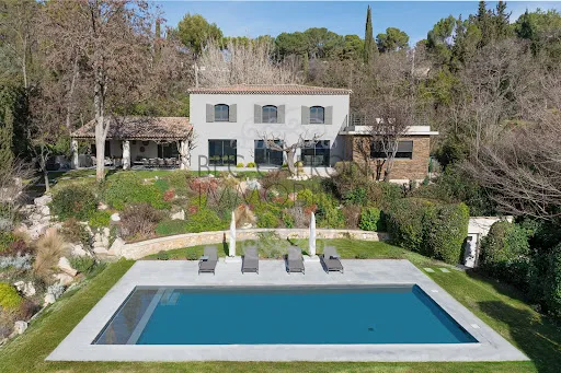 Propriété 7 pièces 245 m²