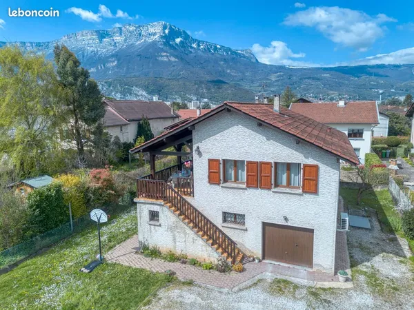 A quelques minutes de la Frange Verte, dans un environnement pavillonnaire BELLE VILLA INDIVIDUELLE 
