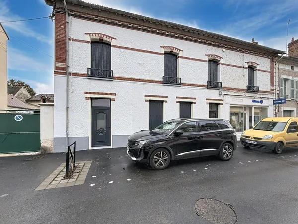 .Maison de ville renovée au coeur de Souppes sur Loing