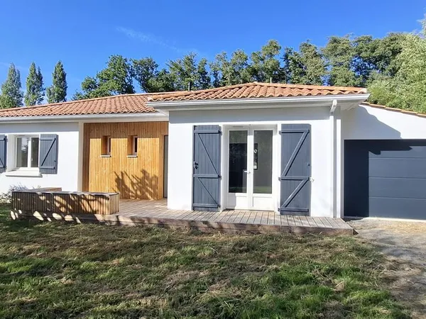 Maison rénovée de 94 m² - 3 chambres - Garage - Terrain de 538 m²