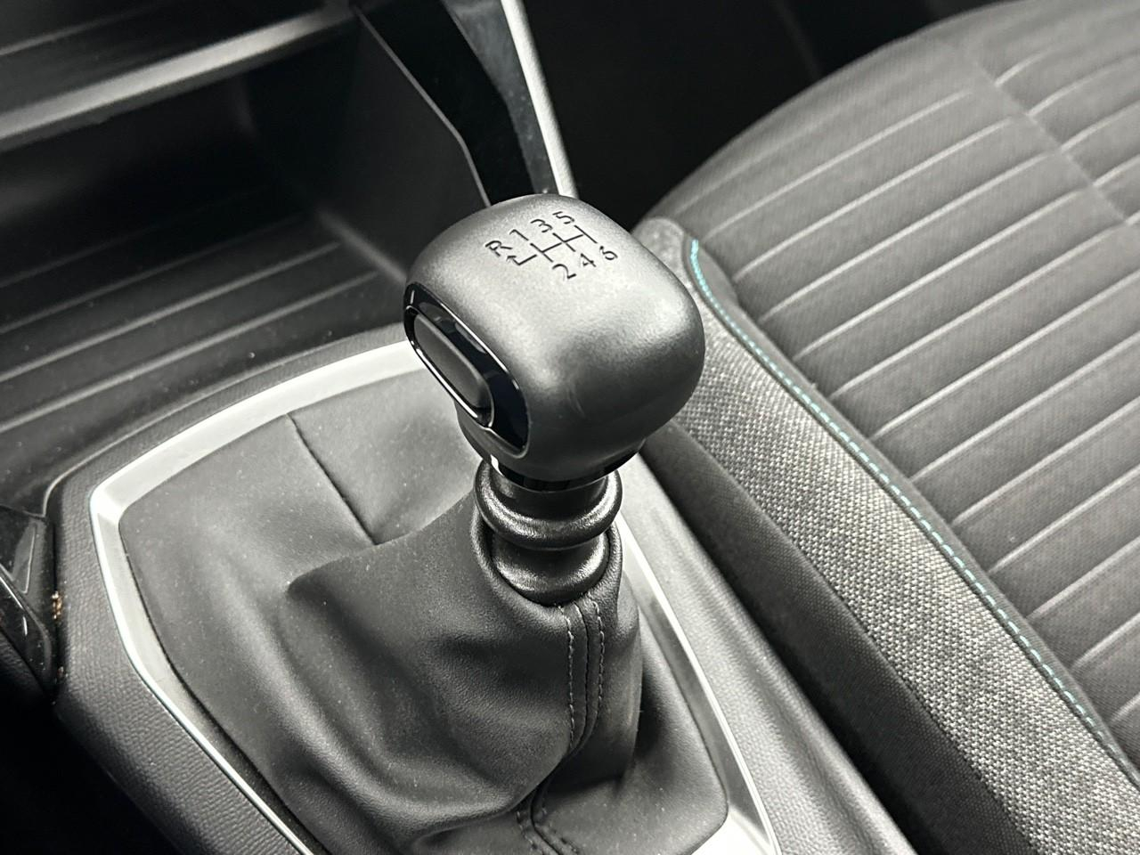 Peugeot 2008 puretech 100 s&s bvm6 style — photo 28