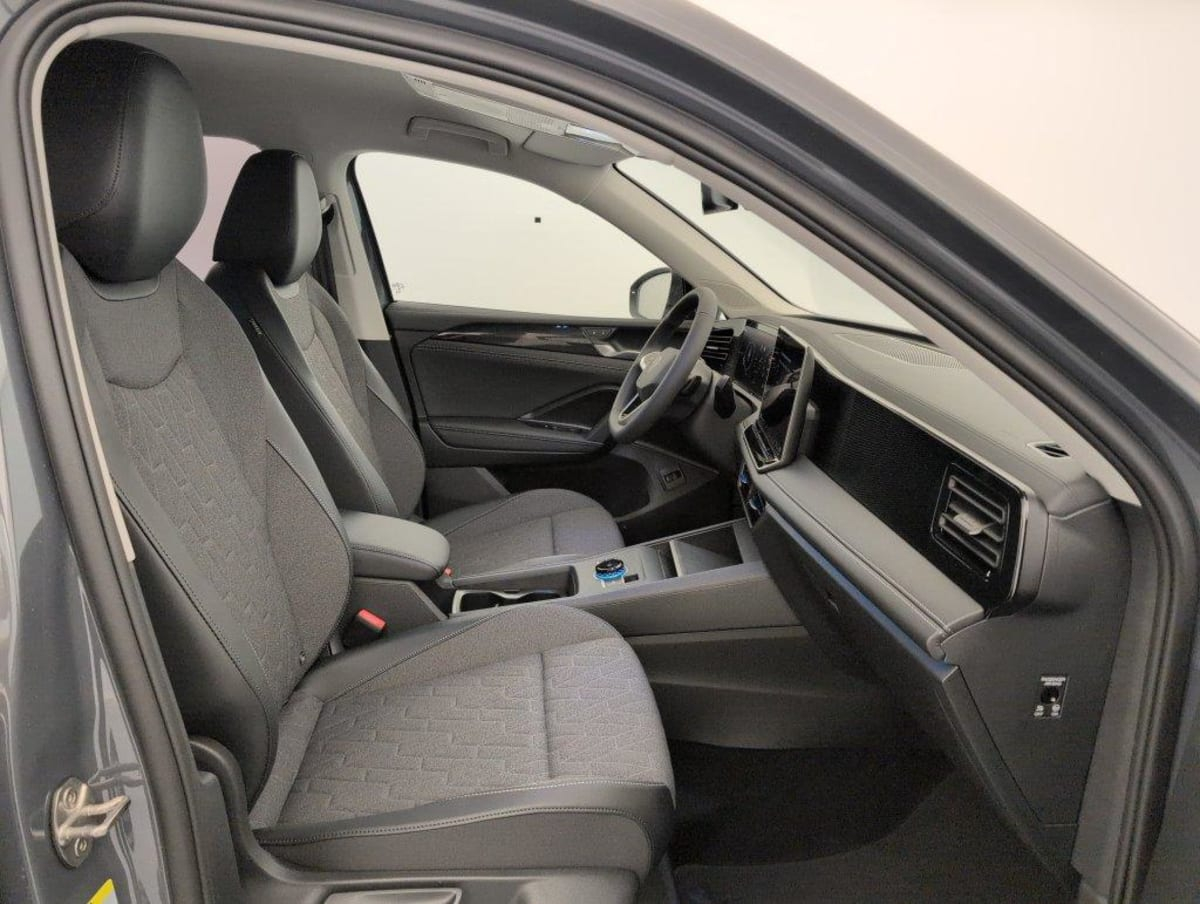 Volkswagen Tiguan — photo 9