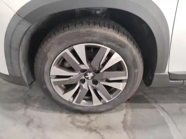 Peugeot 2008 puretech 110ch s&amp;s eat6 allure — photo 15
