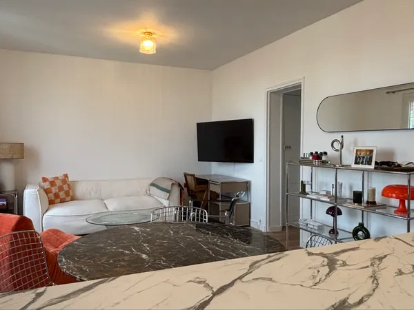 Coup de coeur - Beau 2 pièces meublé de 54 m² - lumineux et sans vis-à-vis - Courbevoie