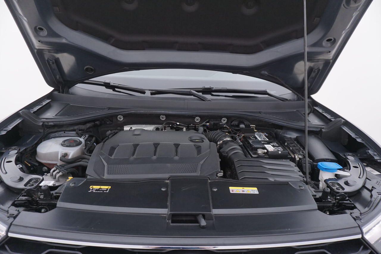 Volkswagen T-Roc — photo 20