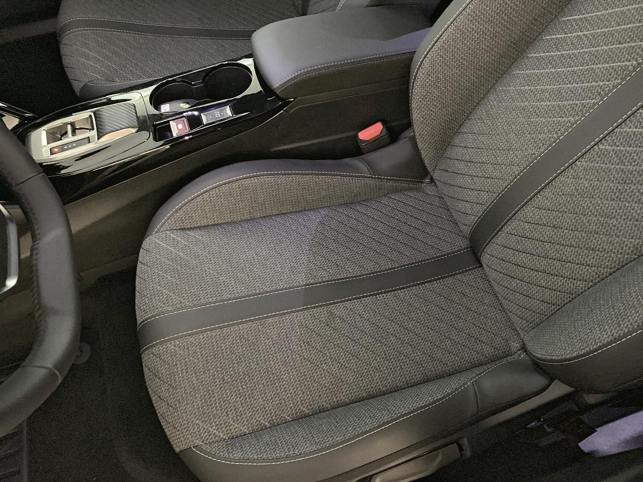 Peugeot 2008 hybrid 145 ch e-dcs6 allure — photo 9
