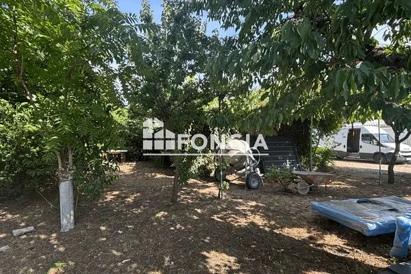 Terrain 301 m²