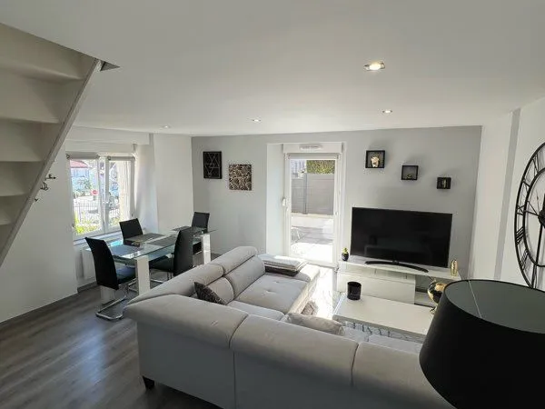 DUPLEX 4 PIÈCES 105 m² AVEC GARAGE ET TERRASSE À DAMPIERRE-LES-BOIS