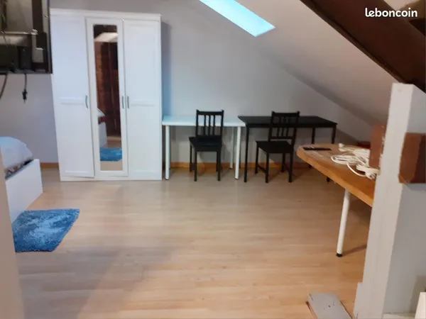 Studio meublé 17 m² sous combles, charges comprises - Longwy-Bas