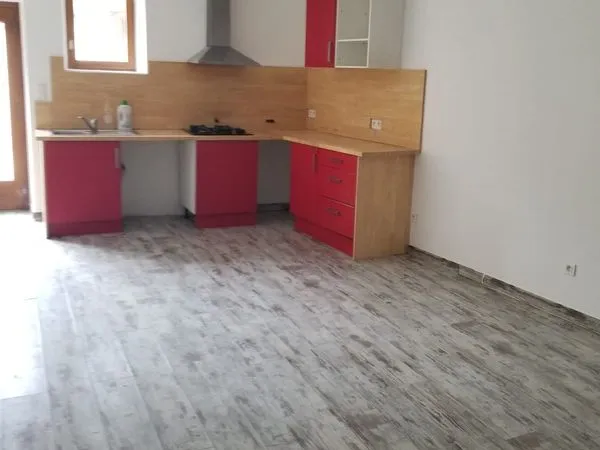 Grand studio rez de chaussee