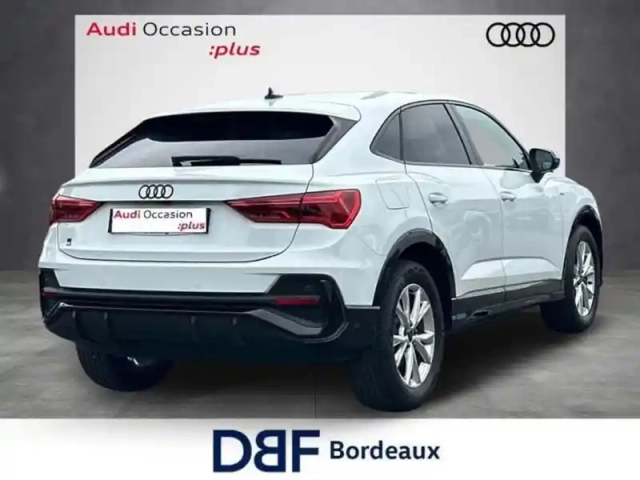 Audi Q3 35 tfsi 150 ch s tronic 7 s line plus — photo 5