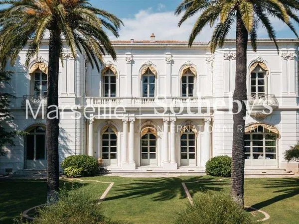 Château 21 pièces 2400 m²