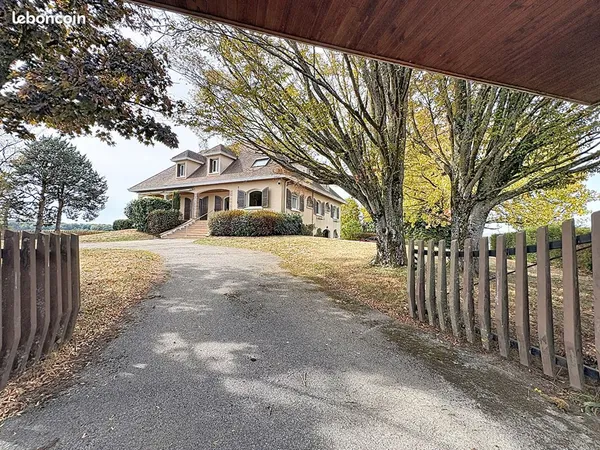 Propriété 10 pièces 250 m²