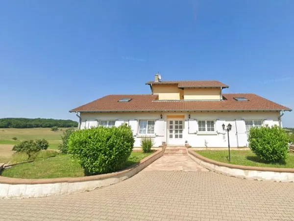 Maison 10 pièces 319 m²