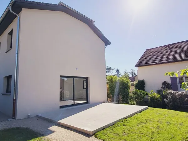 THOIRY- Centre village- Villa neuve T6 de 117m2 avec jardin et garage. Classe énergétique A