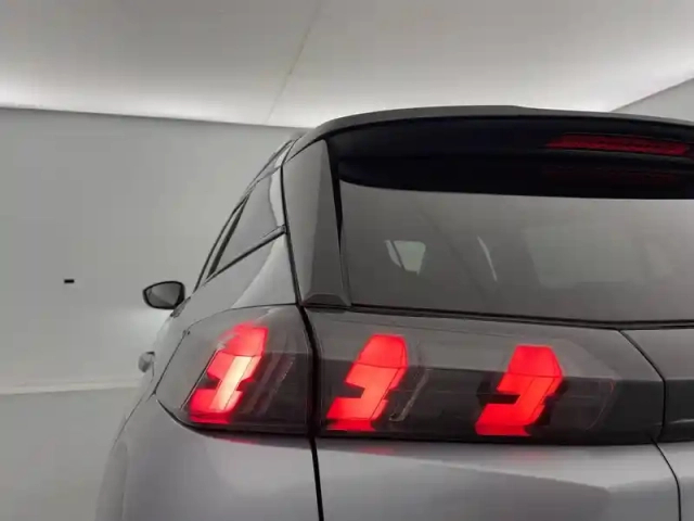 Peugeot 2008 puretech 130 s&amp;s eat8 — photo 16