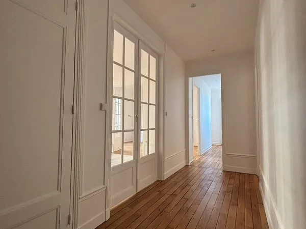 ASNIÈRES - BÉCON-LES-BRUYÈRES | Superbe 2 pièces de 55 m² entièrement rénové - Meublé - 5e étage ave