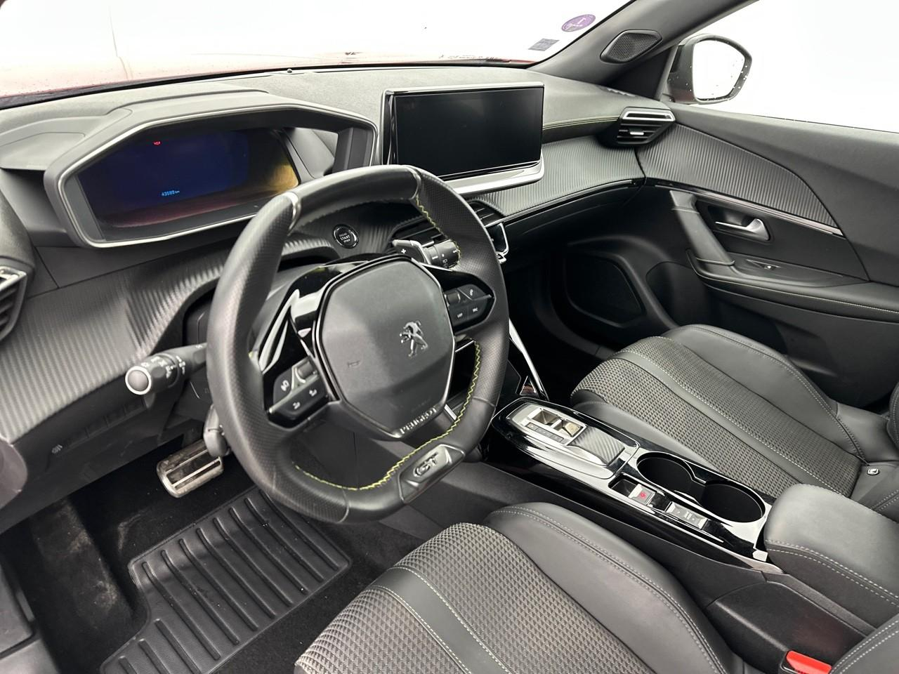 Peugeot 2008 puretech 130 s&s eat8 gt pack — photo 8